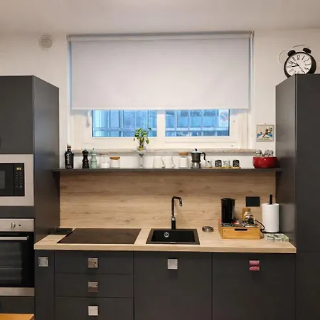 The Other Side Apartman Lainate